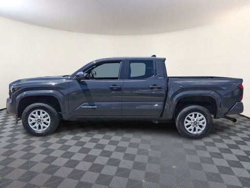 Used 2025 Toyota Tacoma SR5 AWD/4WD image 10