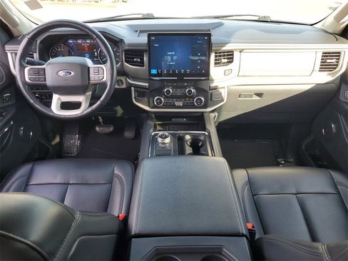 Used 2024 Ford Expedition Max XLT image 11