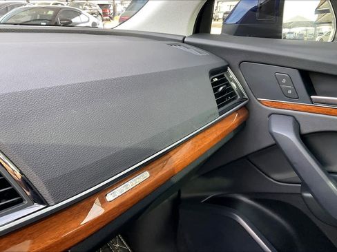 Used 2023 Audi Q5 Premium image 33