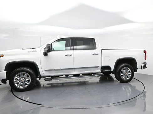 Used 2024 Chevrolet Silverado 2500 High Country w/ Technology Package AWD/4WD image 4