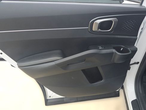 Used 2023 Kia Sorento S w/ Panoramic Sunroof Package image 27