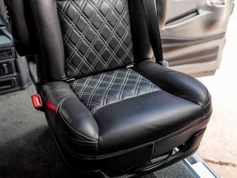 Used 2023 Chevrolet Express 2500 image 79