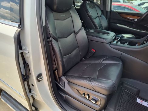 Used 2020 Cadillac Escalade 2WD image 32