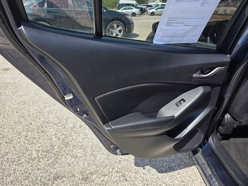 Used 2016 MAZDA MAZDA3 i Sport image 17