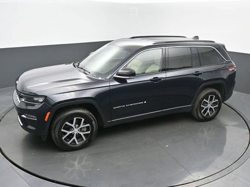 Used 2024 Jeep Grand Cherokee Limited AWD/4WD image 37