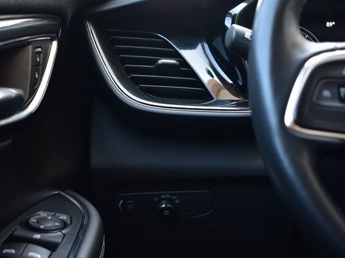 Used 2023 Buick Envision Essence image 39