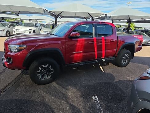 Used 2018 Toyota Tacoma TRD Off-Road w/ Technology Package AWD/4WD image 8