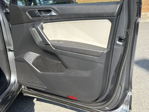 Used 2019 Volkswagen Tiguan SEL w/ 3rd Row Seat Package AWD/4WD image 16