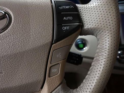 Used 2012 Toyota Avalon Limited image 17