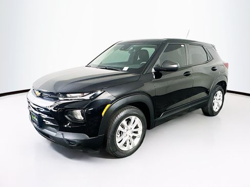 Used 2023 Chevrolet TrailBlazer LS FWD image 3