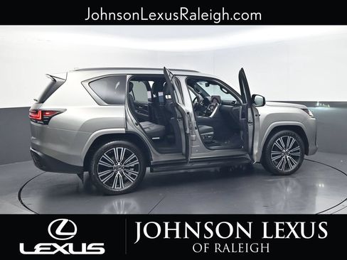 Used 2023 Lexus LX 600 4WD w/ Appearance Package image 32