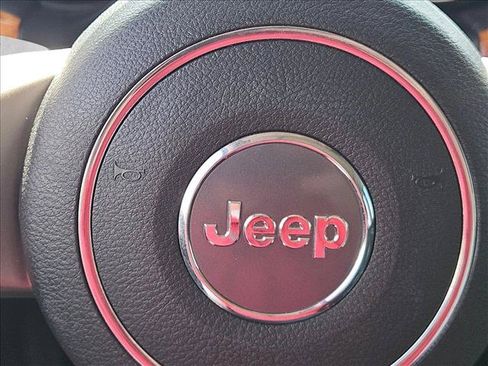 Used 2013 Jeep Grand Cherokee Overland AWD/4WD image 12