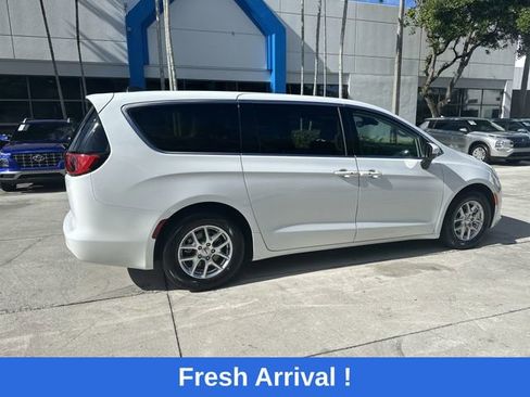 Used 2023 Chrysler Voyager LX image 36