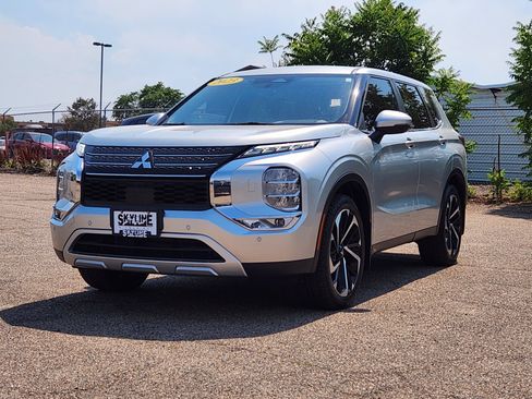 Used 2023 Mitsubishi Outlander SE AWD/4WD image 2