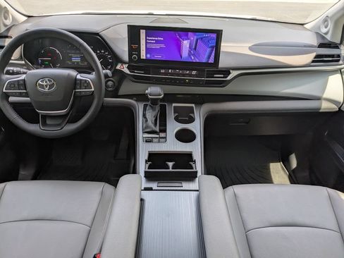 Used 2025 Toyota Sienna XLE w/ XLE Plus Package FWD image 14