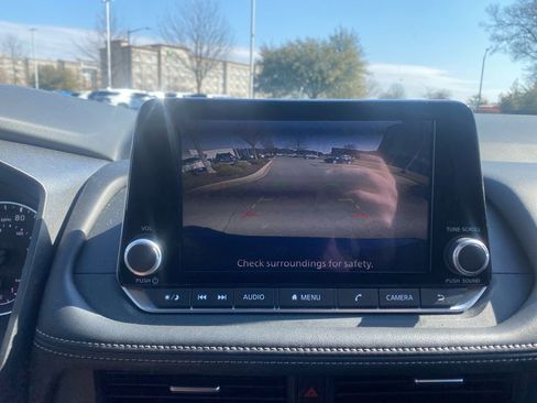 Used 2025 Nissan Rogue SV image 21