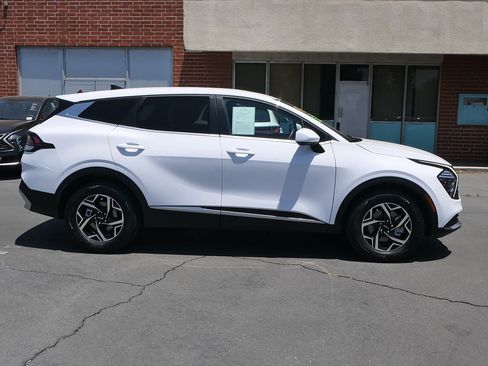 Used 2025 Kia Sportage LX FWD image 2