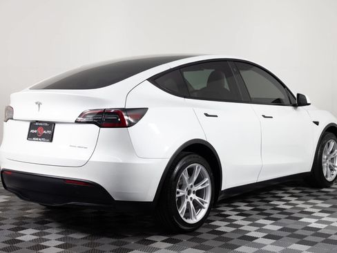 Used 2023 Tesla Model Y Long Range AWD/4WD image 7