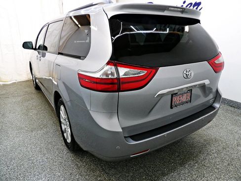 Used 2017 Toyota Sienna Limited image 7