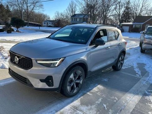 Used 2023 Volvo XC40 B5 Plus w/ Climate Package image 15