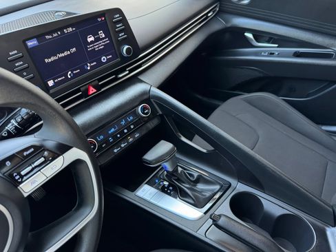 Used 2022 Hyundai Elantra SEL FWD image 34