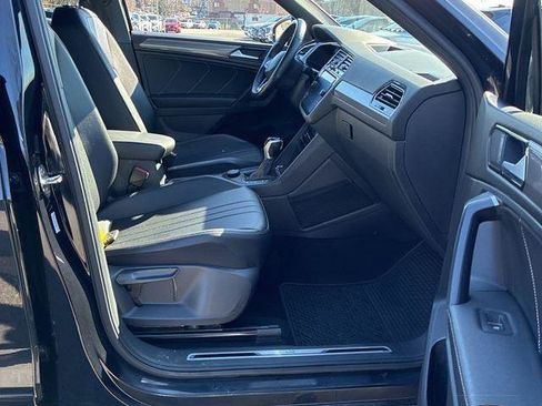 Used 2022 Volkswagen Tiguan SE R-Line image 10
