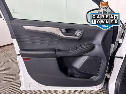 Used 2022 Ford Escape SE w/ SE Sport Appearance Package FWD image 16