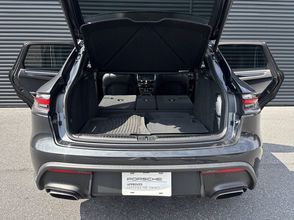 Certified 2026 Porsche Macan AWD/4WD image 19
