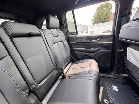 New 2026 Jeep Grand Cherokee Limited w/ Limited Altitude Package AWD/4WD image 22