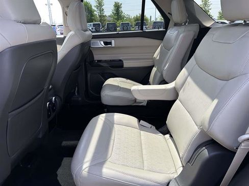 Used 2020 Ford Explorer Platinum w/ Premium Technology Package AWD/4WD image 13