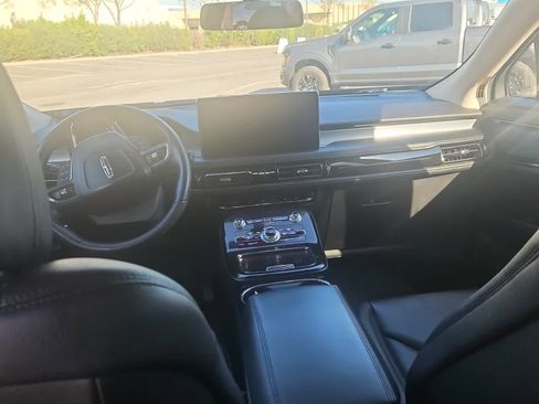 Used 2023 Lincoln Nautilus AWD w/ Premium Package image 10