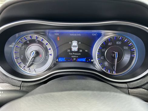 Used 2021 Chrysler 300 Touring w/ Driver Convenience Group RWD image 11