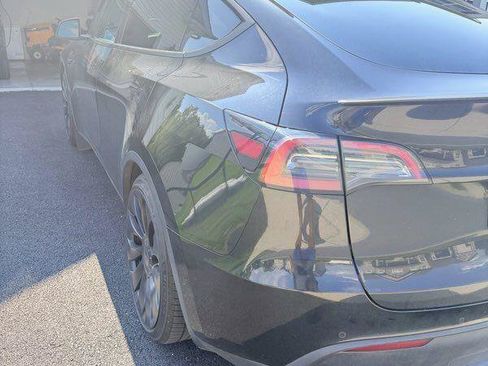 Used 2022 Tesla Model Y Performance AWD/4WD image 2