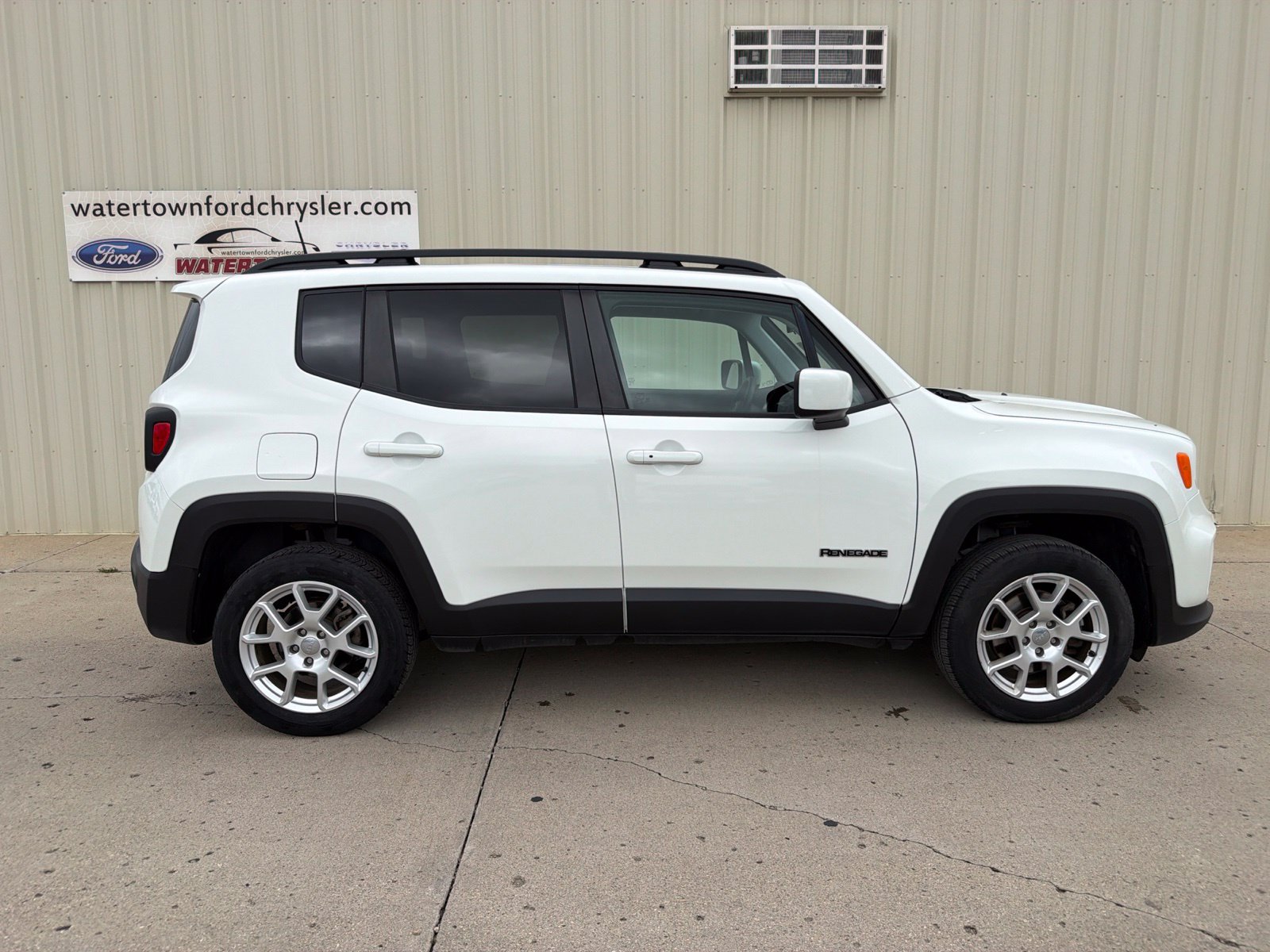 Used 2021 Jeep Renegade Latitude AWD/4WD image 1