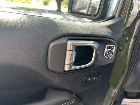 Used 2021 Jeep Gladiator Overland w/ Popular Equipment Package AWD/4WD image 14