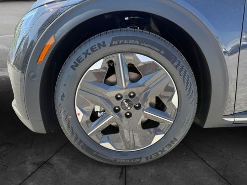 New 2025 Kia EV6 Light w/ Light LR Technology Package AWD/4WD image 14