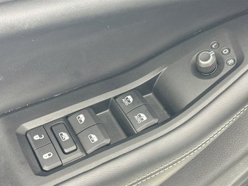 Used 2023 Jeep Grand Cherokee Altitude image 17