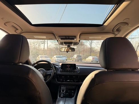 Used 2022 Nissan Rogue SV w/ SV Premium Package image 24