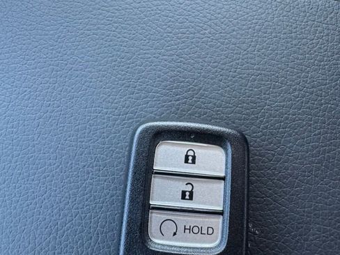 Used 2025 Honda Ridgeline Sport image 18