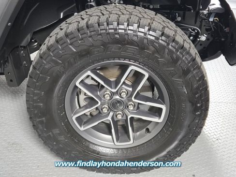 Used 2025 Jeep Gladiator Mojave AWD/4WD image 12
