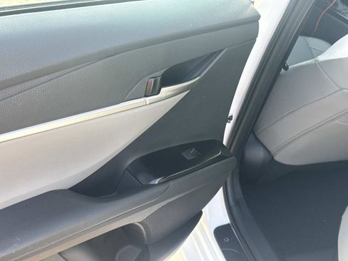 Used 2025 Toyota Camry SE FWD image 11