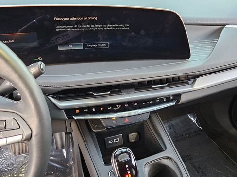 Used 2025 Cadillac XT4 Premium Luxury image 17