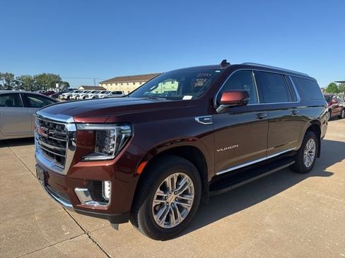 Used 2022 GMC Yukon XL SLT w/ SLT Premium Package AWD/4WD image 6