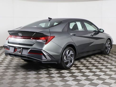 Used 2025 Hyundai Elantra Sport FWD image 9
