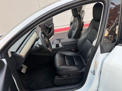 Used 2022 Tesla Model Y Performance image 11