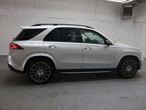 Used 2020 Mercedes-Benz GLE 350 4MATIC w/ AMG Line Exterior image 8