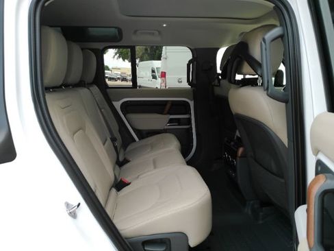 Used 2023 Land Rover Defender 110 SE AWD/4WD image 27