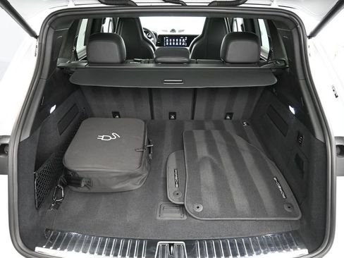 Certified 2025 Porsche Cayenne Turbo AWD/4WD image 28