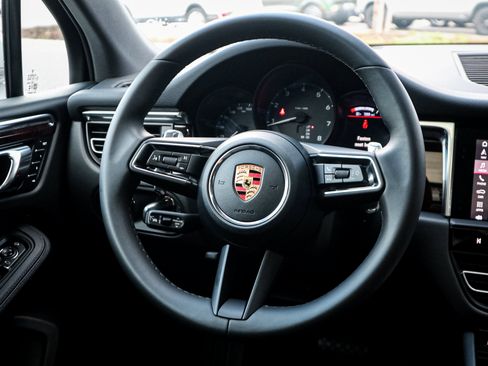 Used 2026 Porsche Macan AWD/4WD image 18