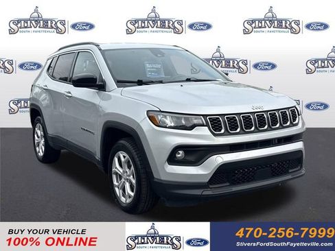 Used 2024 Jeep Compass Latitude AWD/4WD image 1